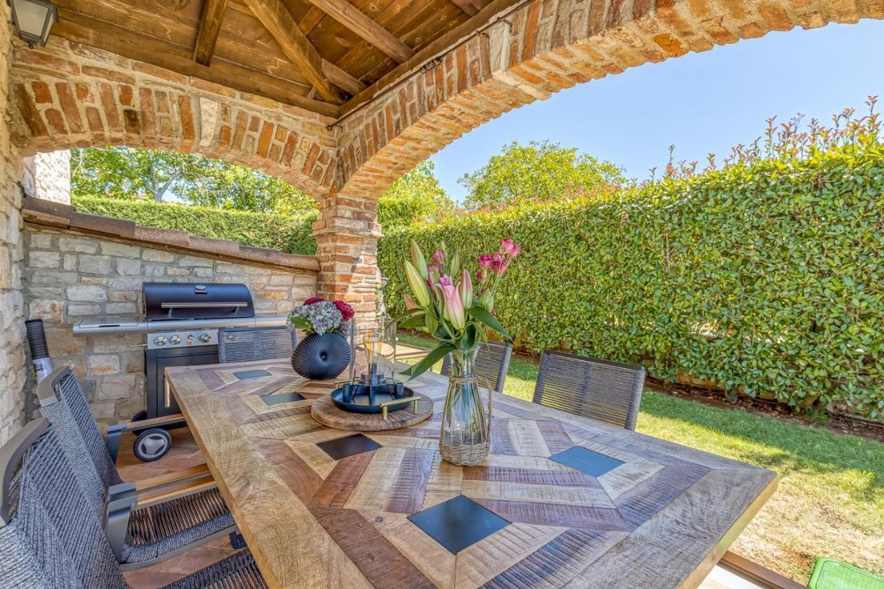 Villa Santolina Baderna Buitenkant foto