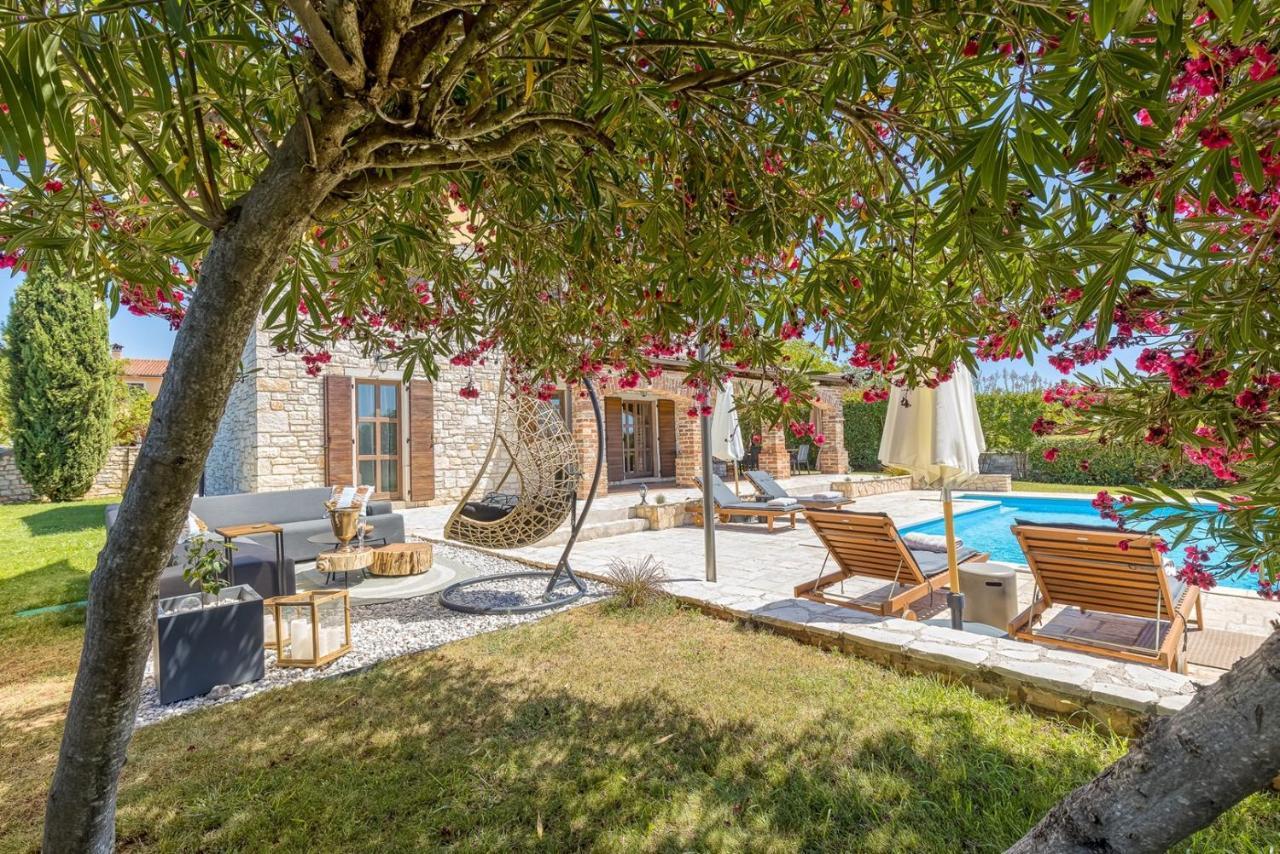 Villa Santolina Baderna Buitenkant foto